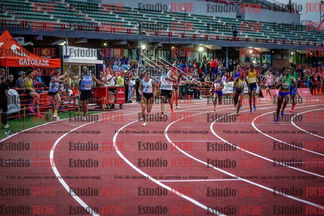 Fotos de los relevos 4x400 m mixtos