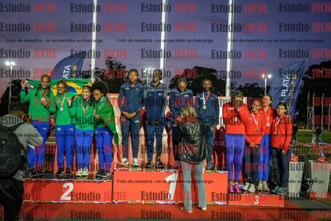 Fotos de algunos extras y podios del día 3