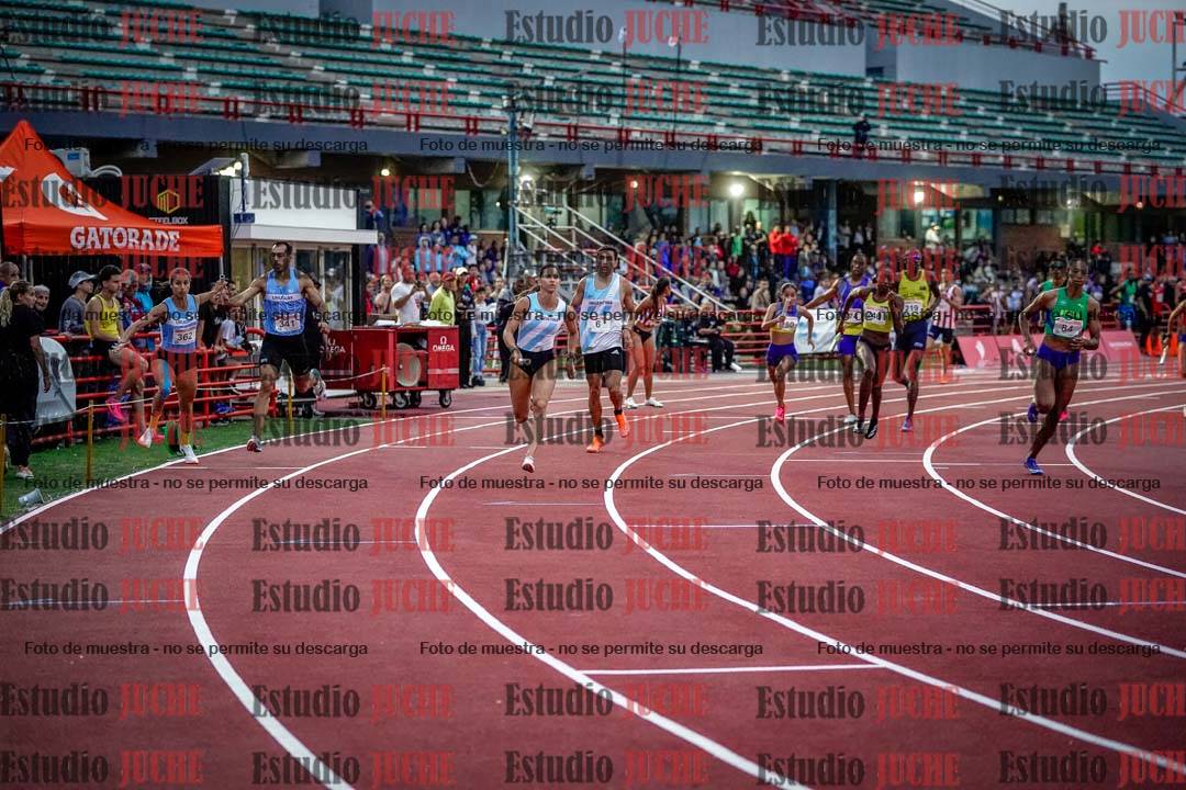 Fotos de los relevos 4x400 m mixtos