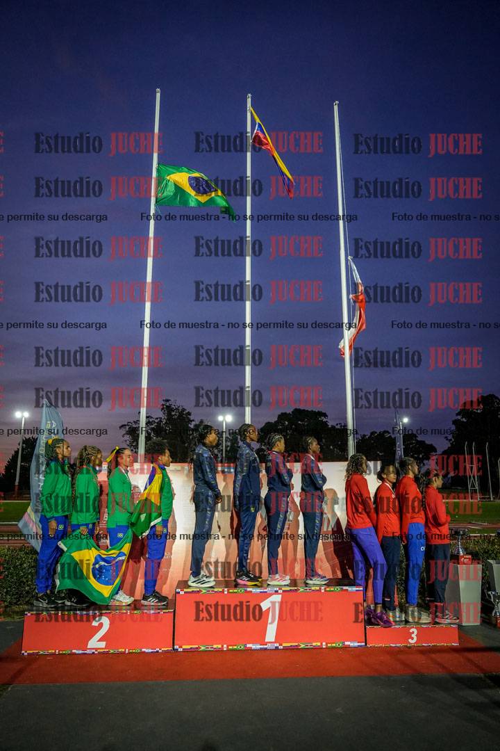Fotos de algunos extras y podios del día 3