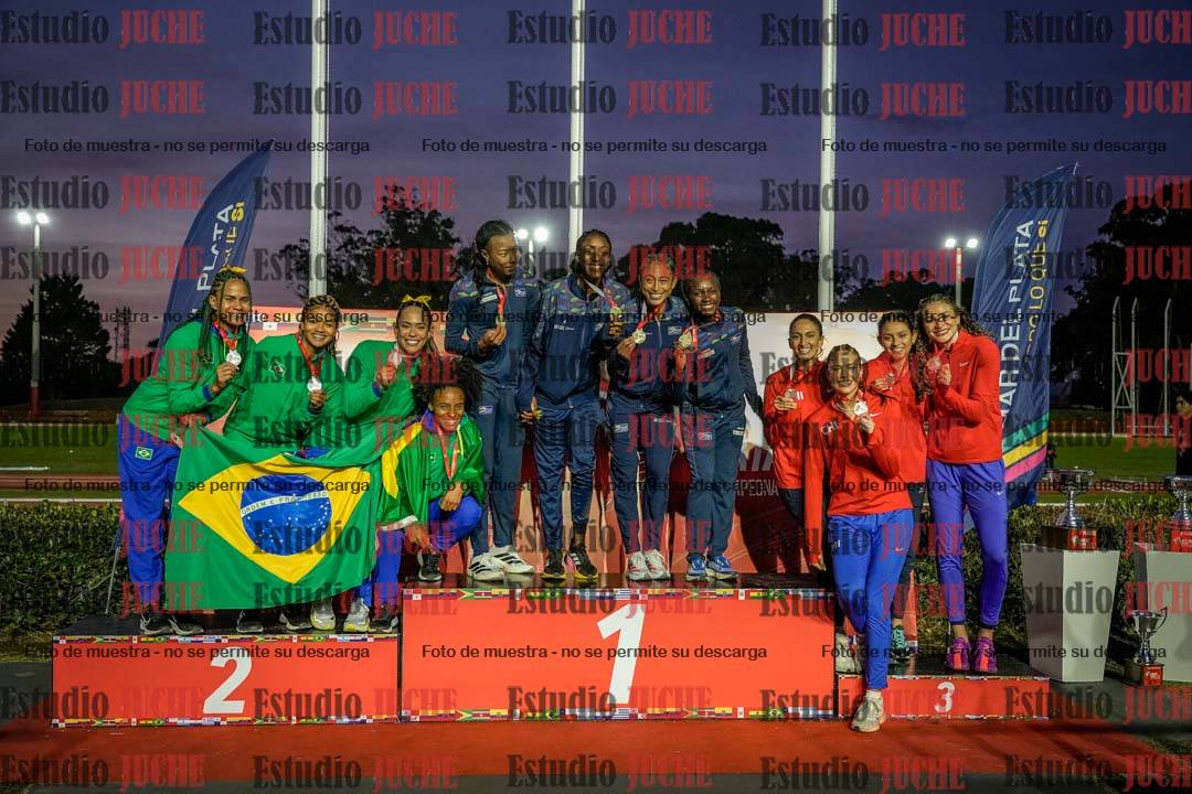 Fotos de algunos extras y podios del día 3