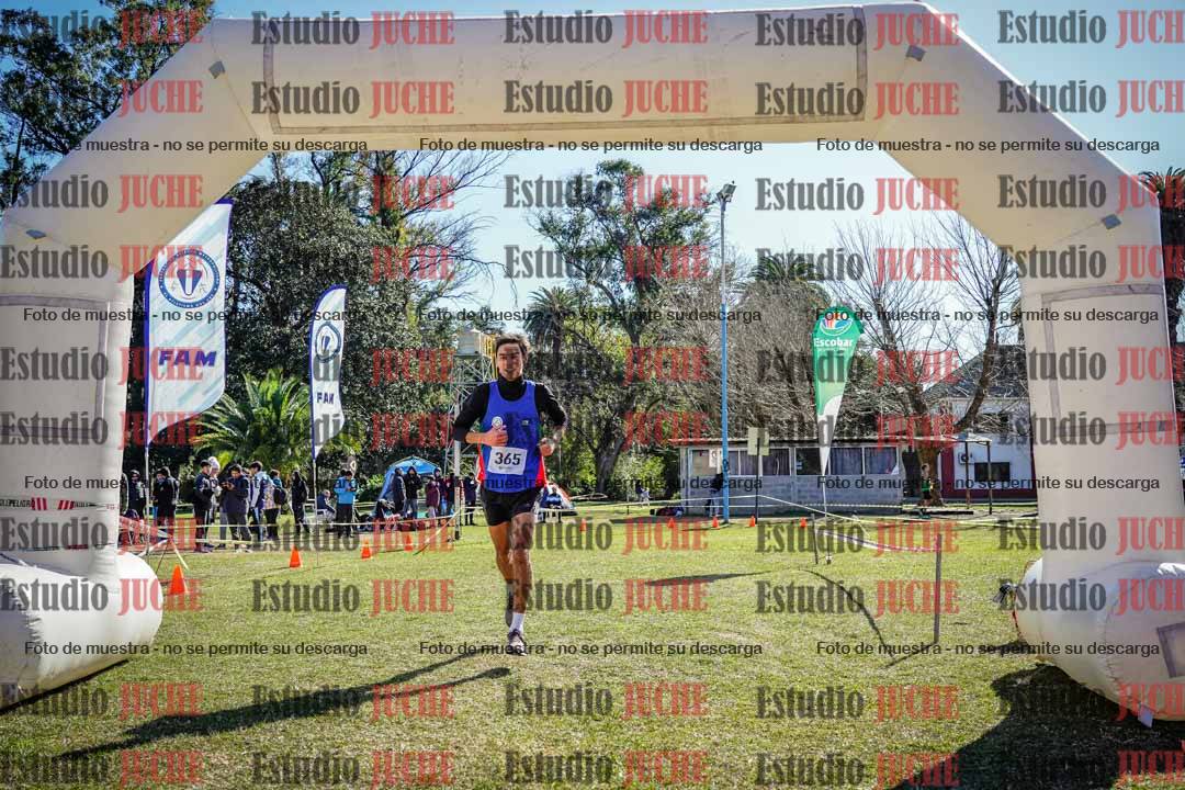 Fotos de la llegada del cross de 8000 m