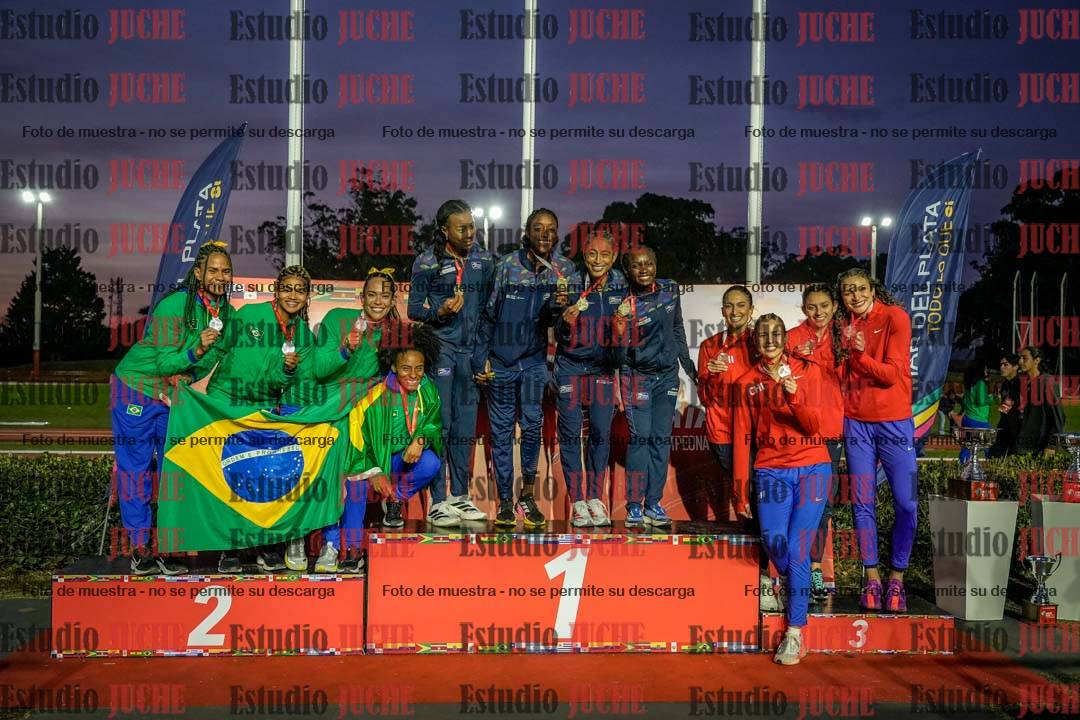 Fotos de algunos extras y podios del día 3