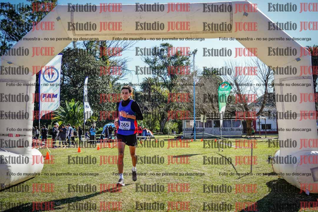 Fotos de la llegada del cross de 8000 m