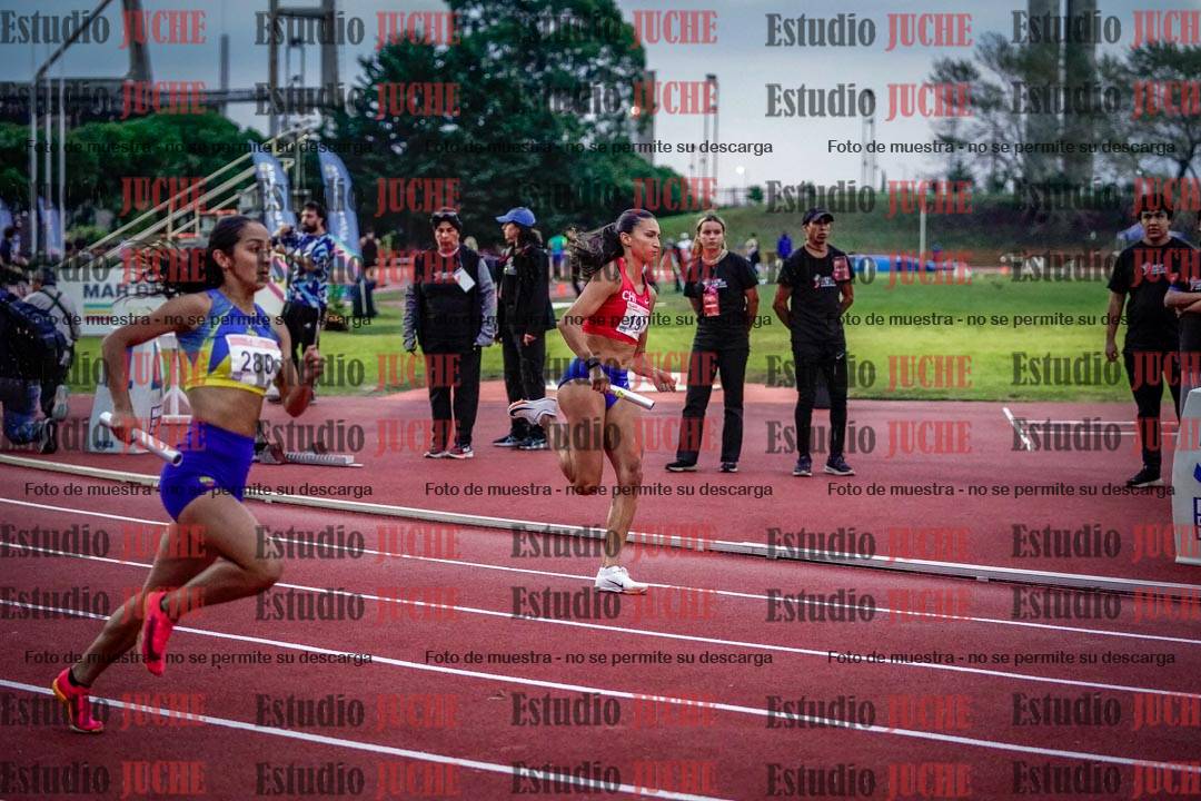 Fotos de los relevos 4x400 m mixtos