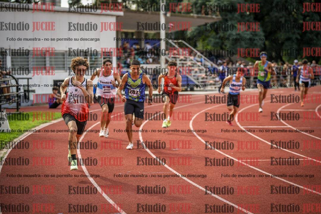 Fotos de los 800 m llanos de varones