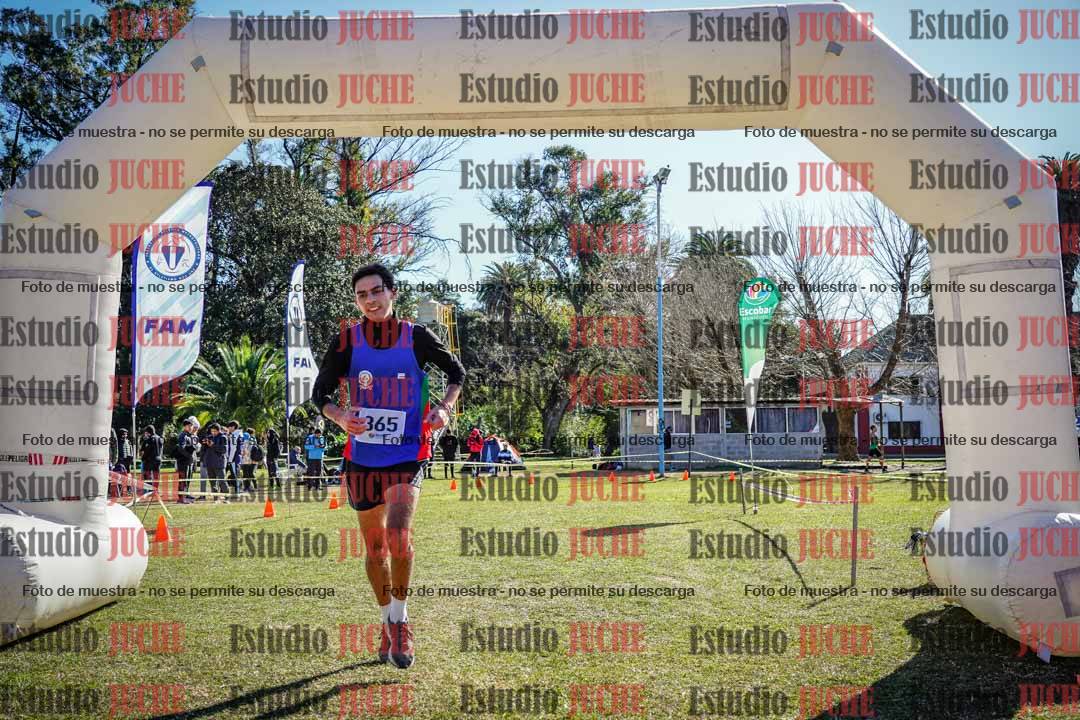 Fotos de la llegada del cross de 8000 m