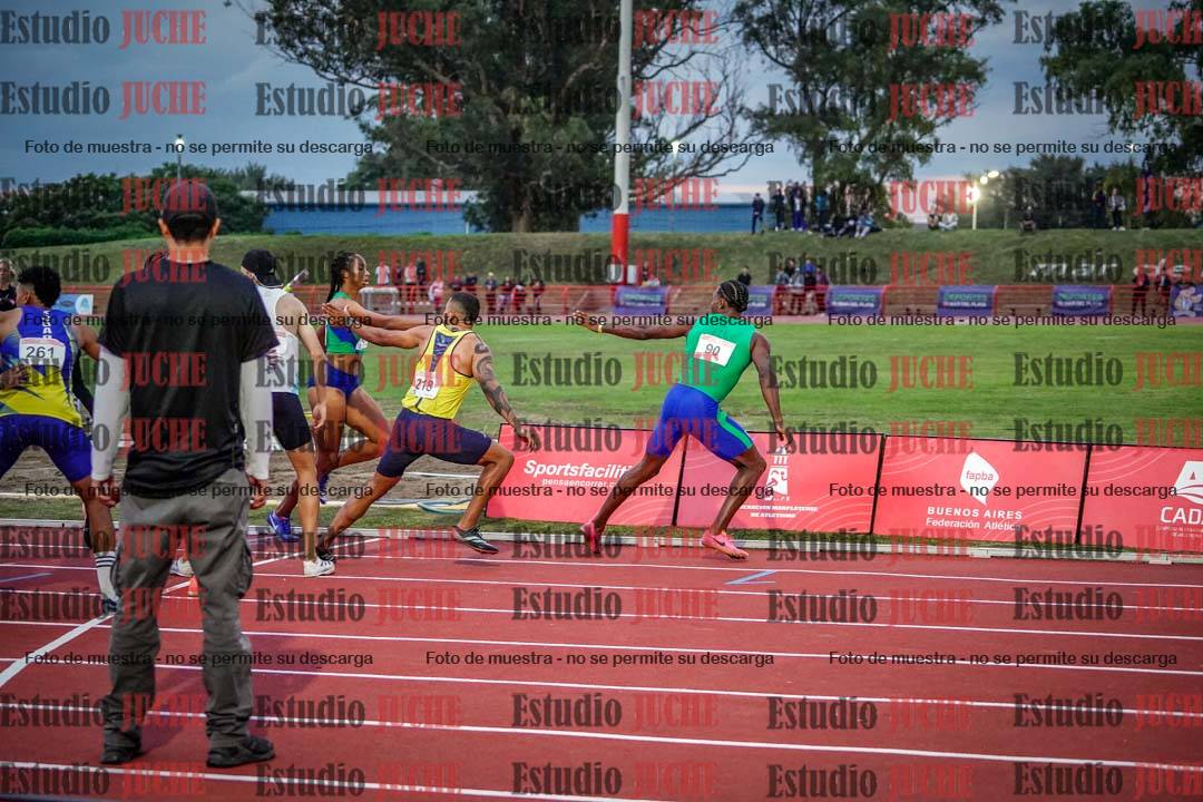 Fotos de los relevos 4x400 m mixtos