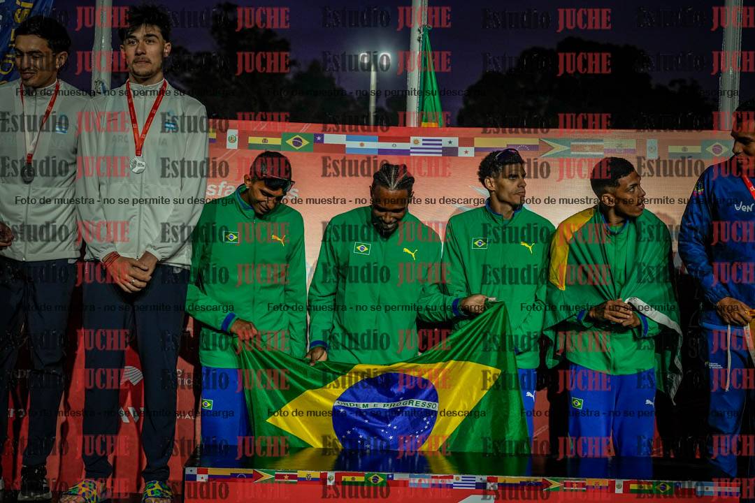 Fotos de algunos extras y podios del día 3