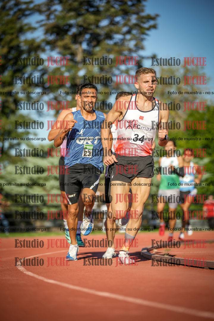 Fotos de los 3000 m llanos de varones