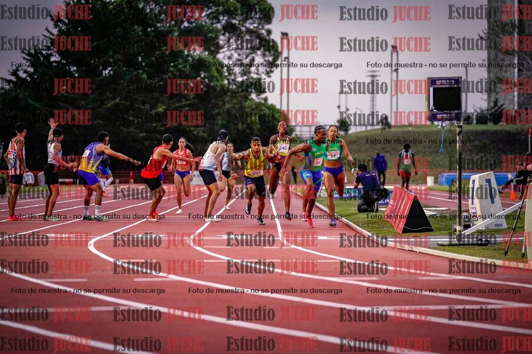 Fotos de los relevos 4x400 m mixtos