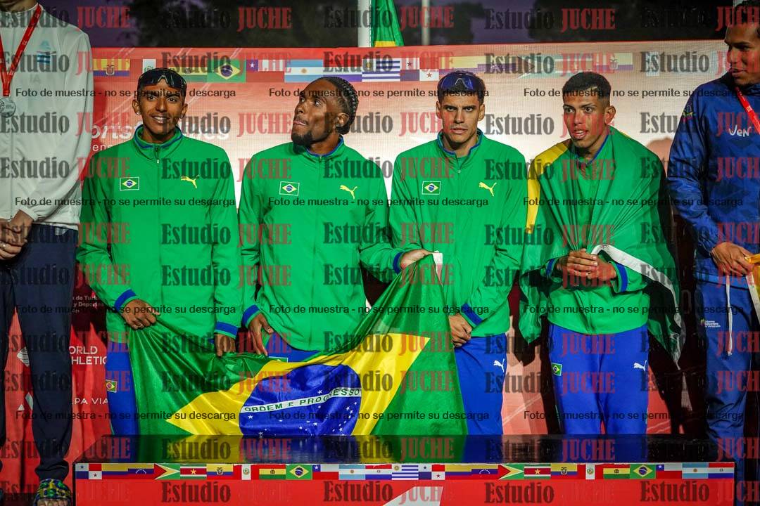 Fotos de algunos extras y podios del día 3