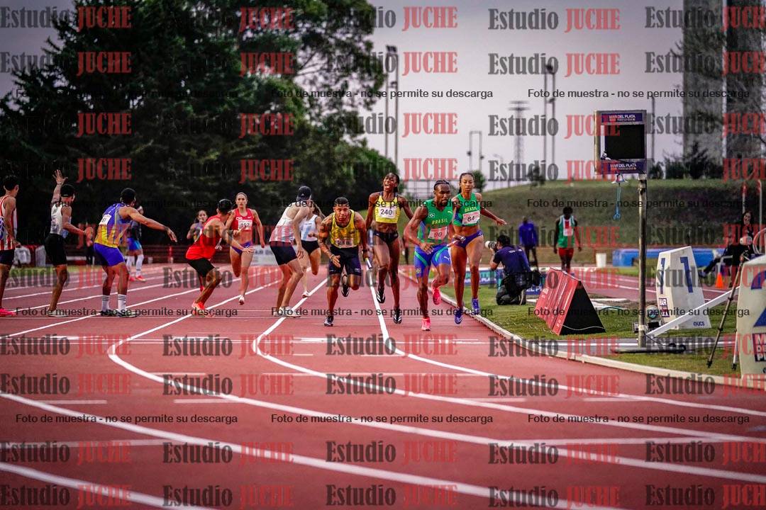 Fotos de los relevos 4x400 m mixtos