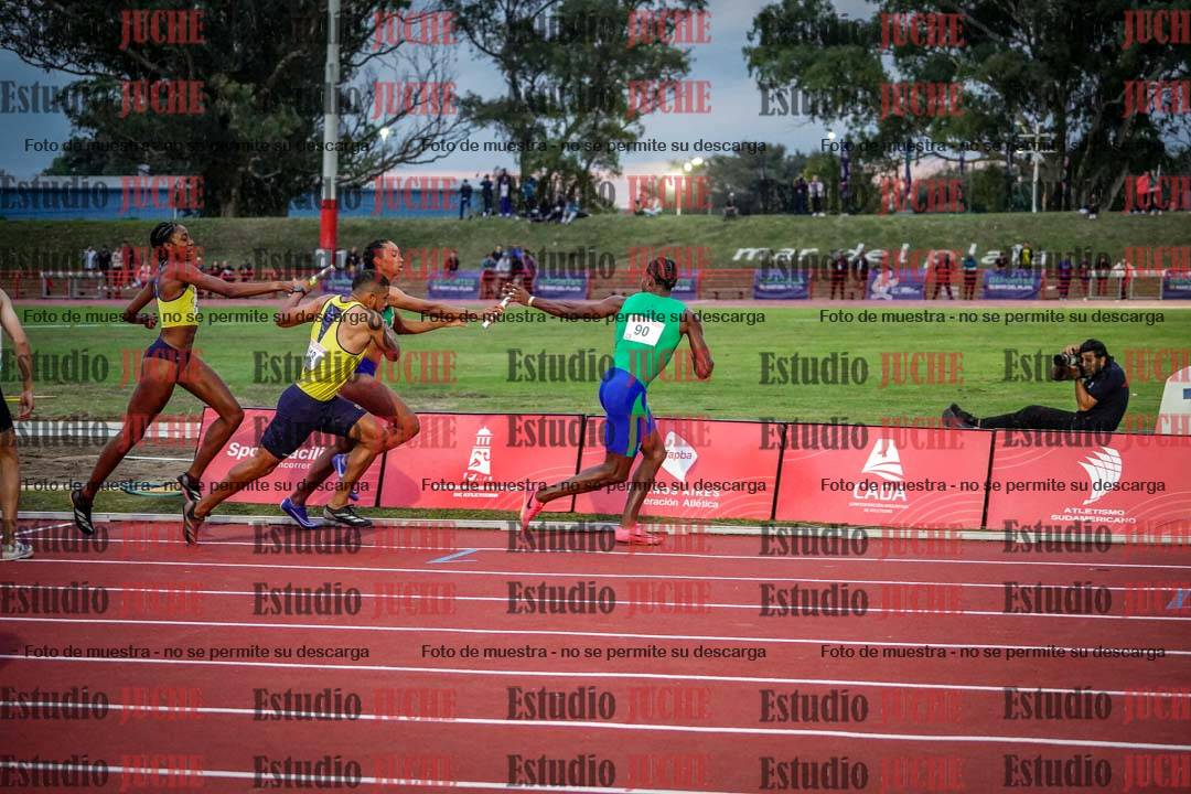 Fotos de los relevos 4x400 m mixtos