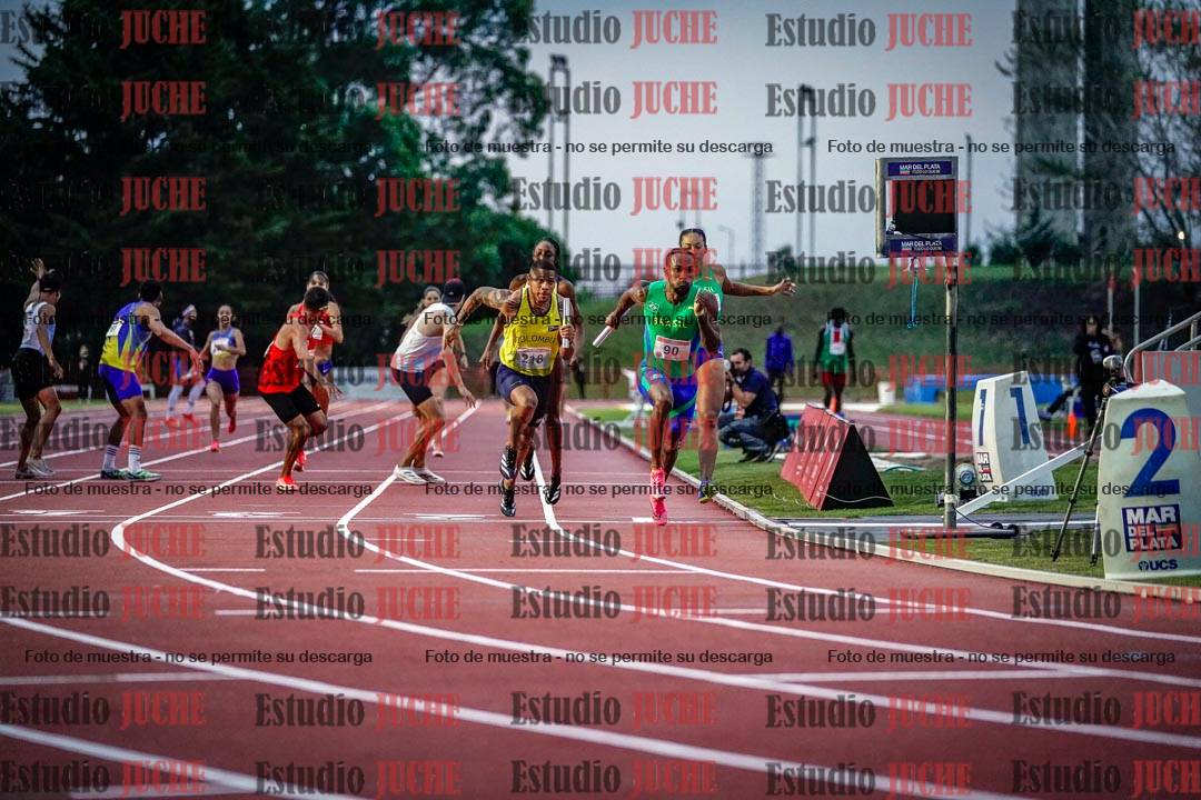 Fotos de los relevos 4x400 m mixtos