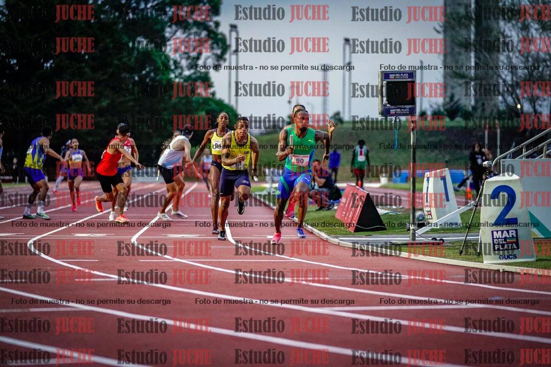 Fotos de los relevos 4x400 m mixtos