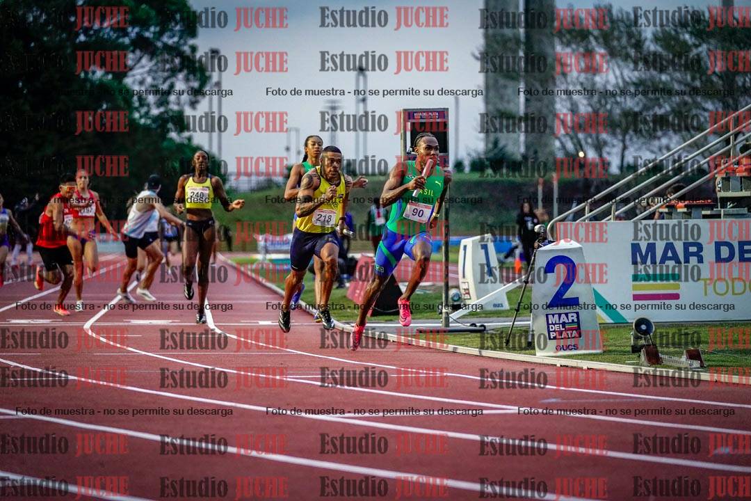 Fotos de los relevos 4x400 m mixtos