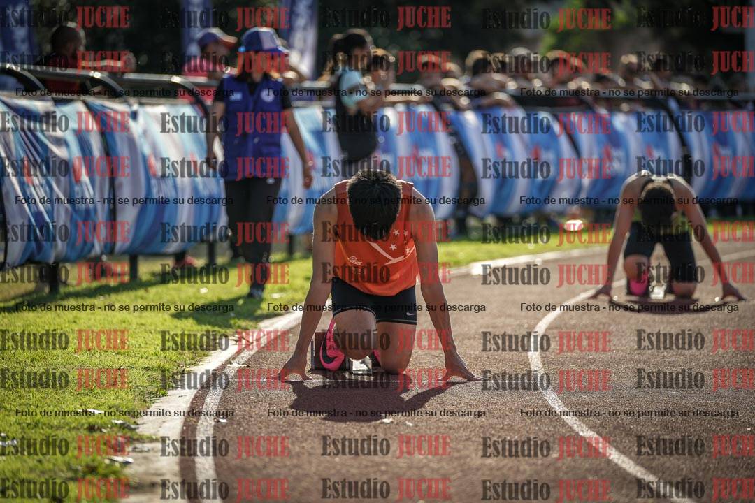 Fotos de los 400 m con vallas de varones