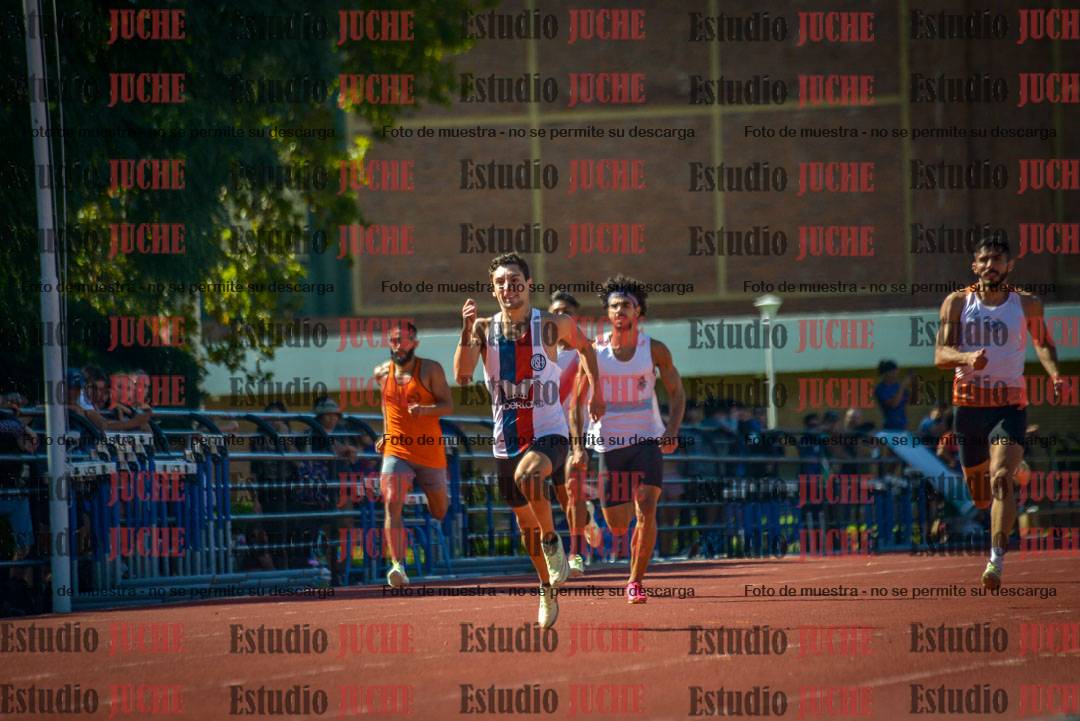 Fotos de los 400 m llanos de varones