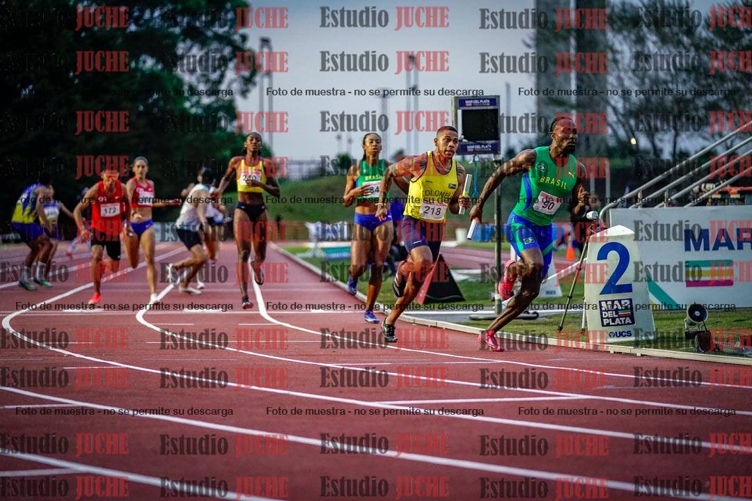 Fotos de los relevos 4x400 m mixtos
