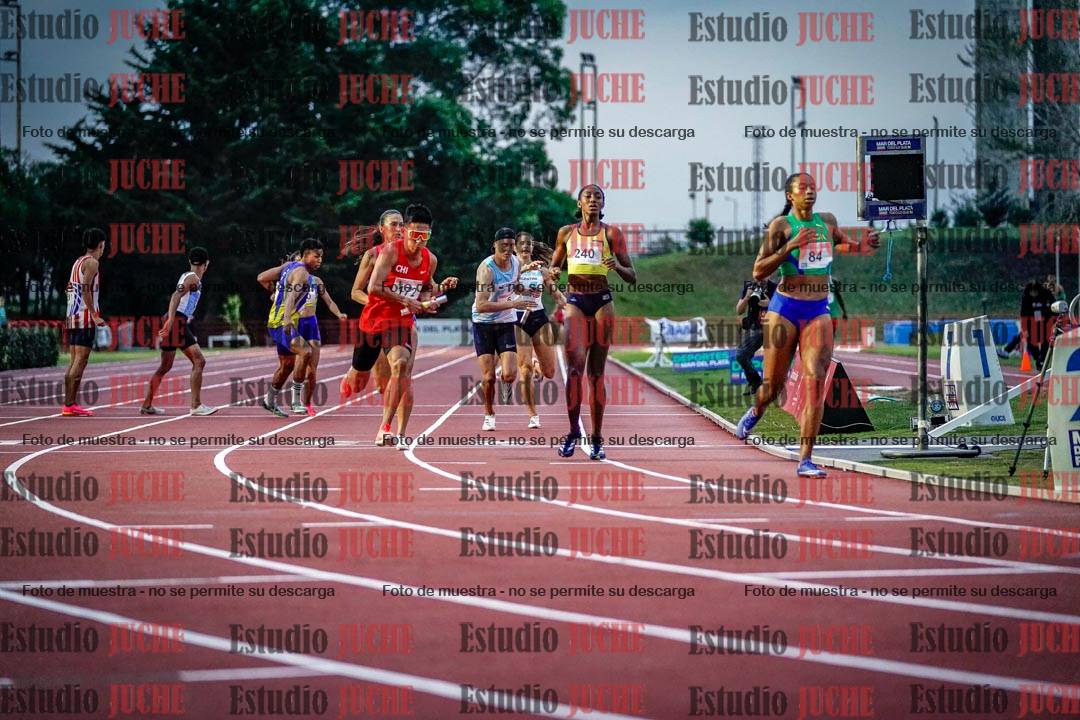 Fotos de los relevos 4x400 m mixtos