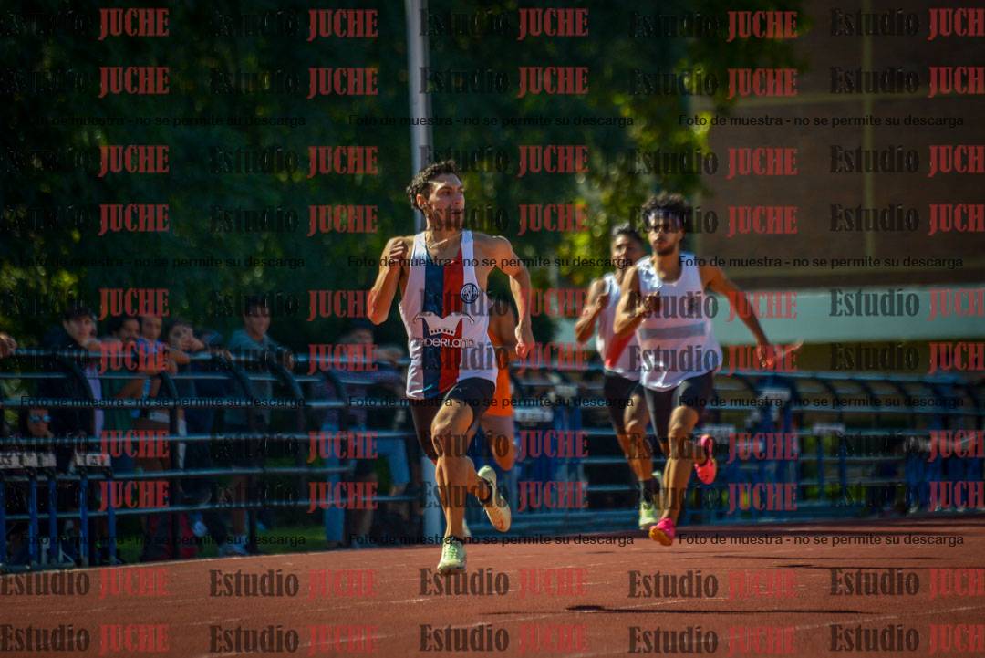 Fotos de los 400 m llanos de varones