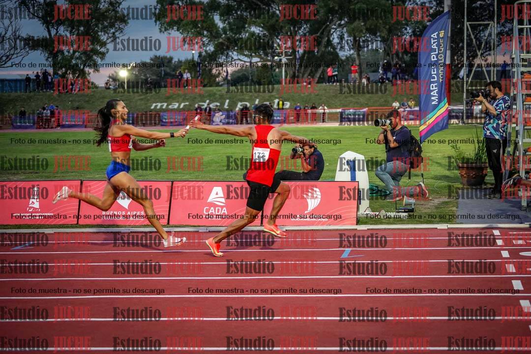Fotos de los relevos 4x400 m mixtos