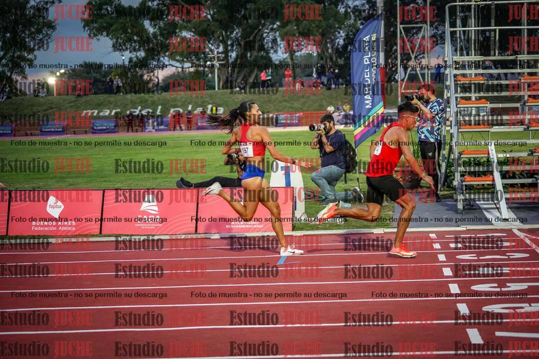 Fotos de los relevos 4x400 m mixtos