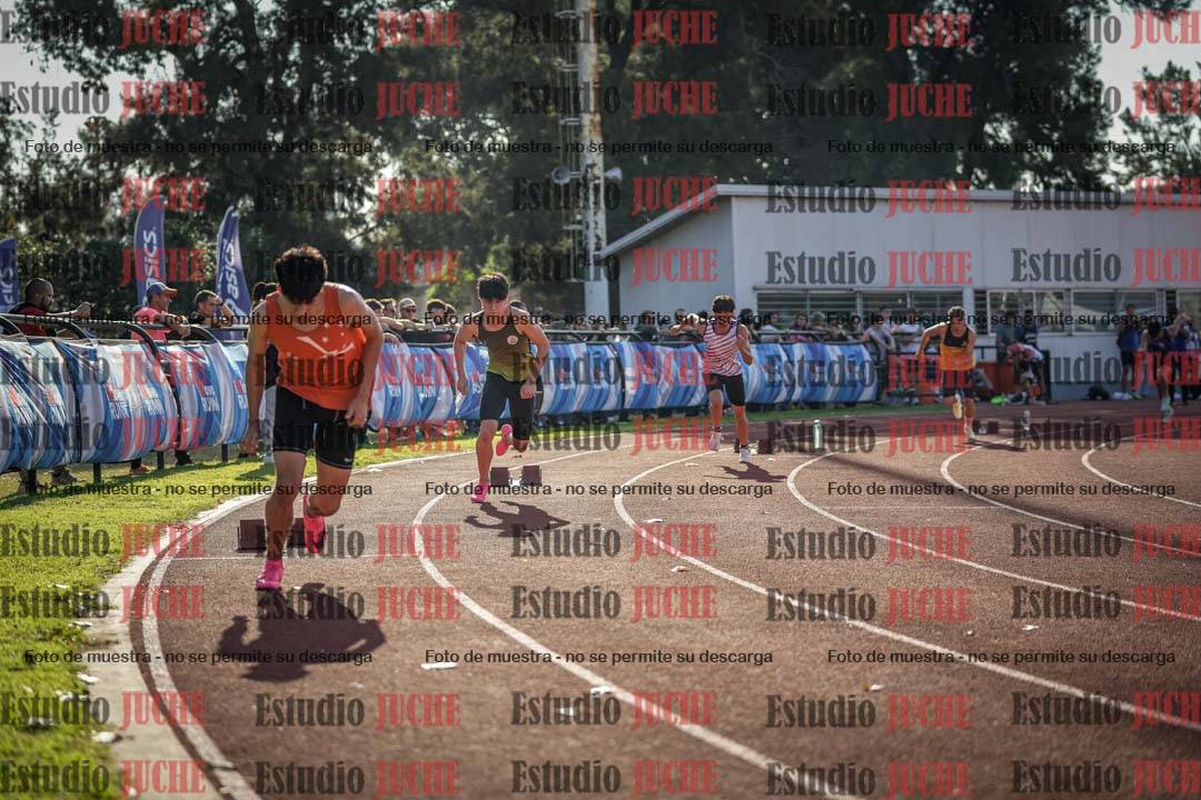 Fotos de los 400 m con vallas de varones