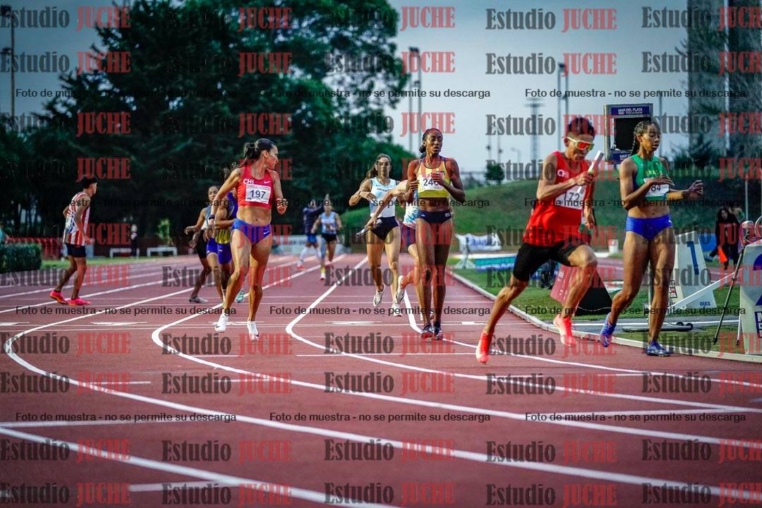 Fotos de los relevos 4x400 m mixtos