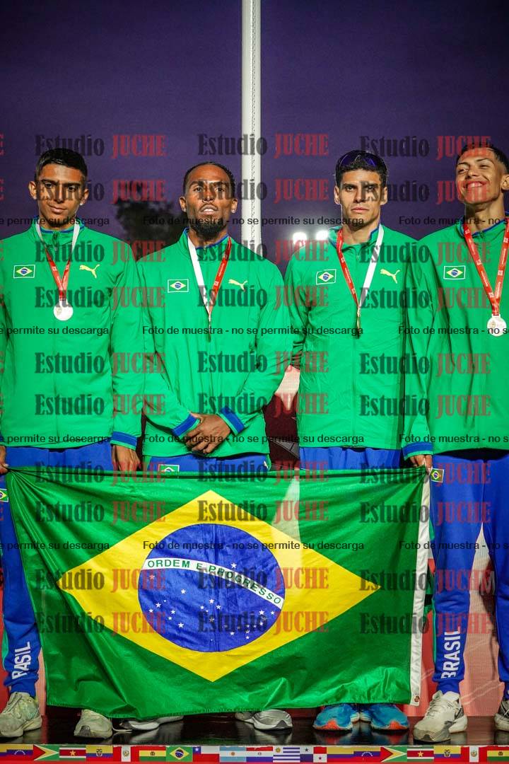 Fotos de algunos extras y podios del día 3
