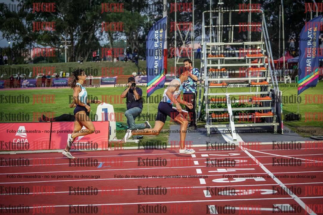Fotos de los relevos 4x400 m mixtos