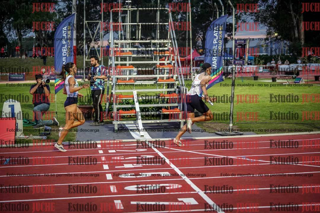 Fotos de los relevos 4x400 m mixtos