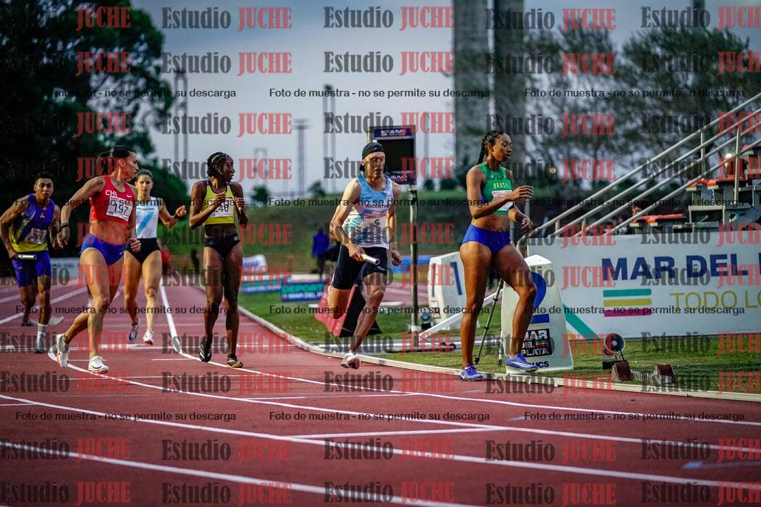 Fotos de los relevos 4x400 m mixtos