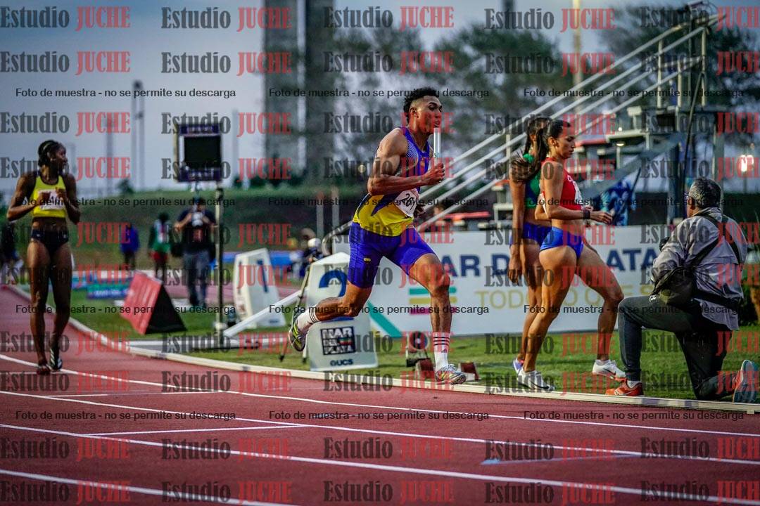 Fotos de los relevos 4x400 m mixtos