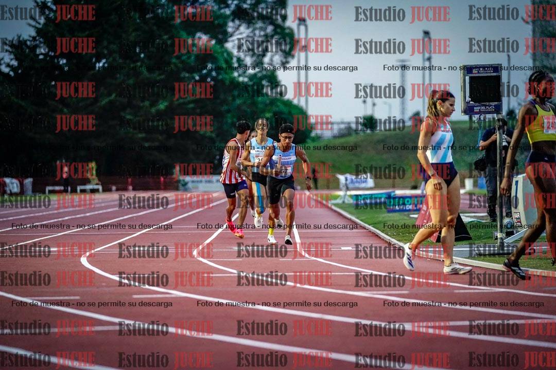 Fotos de los relevos 4x400 m mixtos