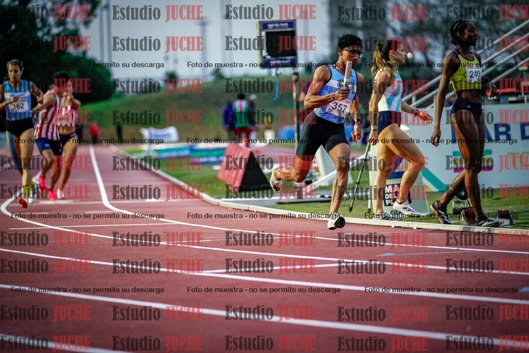 Fotos de los relevos 4x400 m mixtos
