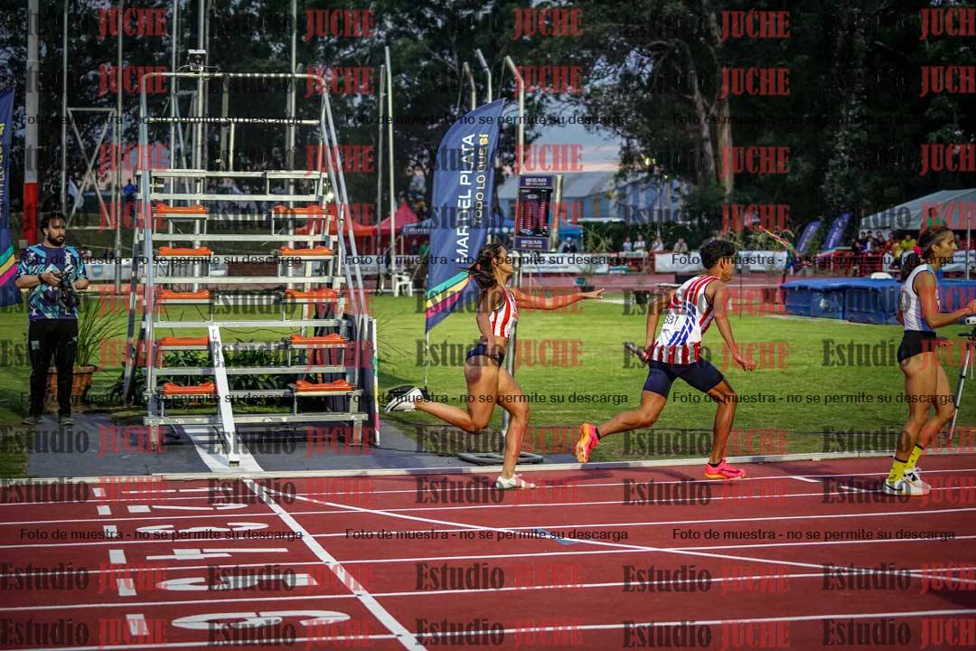 Fotos de los relevos 4x400 m mixtos