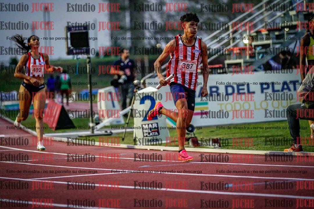Fotos de los relevos 4x400 m mixtos