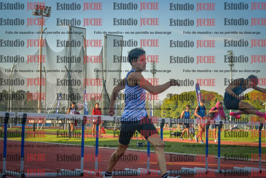 Fotos de los 400 m con vallas de varones