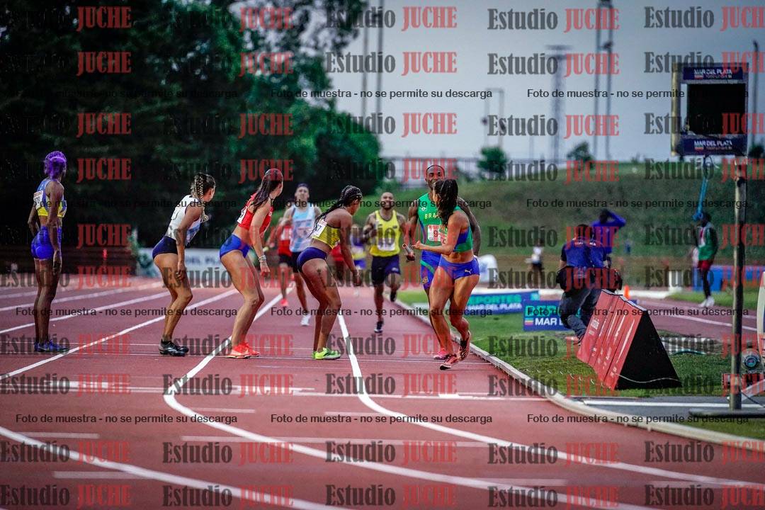 Fotos de los relevos 4x400 m mixtos