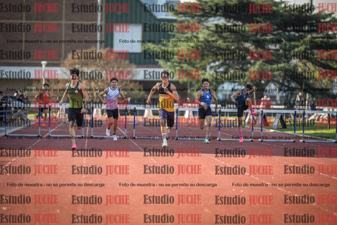 Fotos de los 400 m con vallas de varones