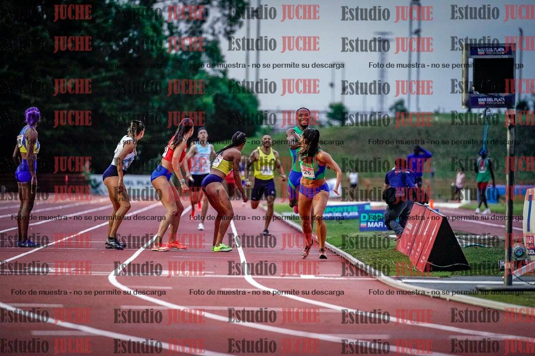 Fotos de los relevos 4x400 m mixtos