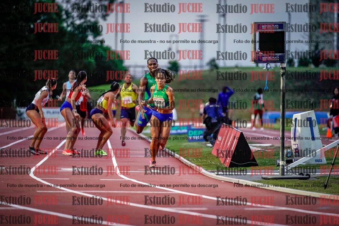 Fotos de los relevos 4x400 m mixtos