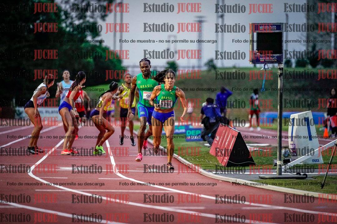 Fotos de los relevos 4x400 m mixtos