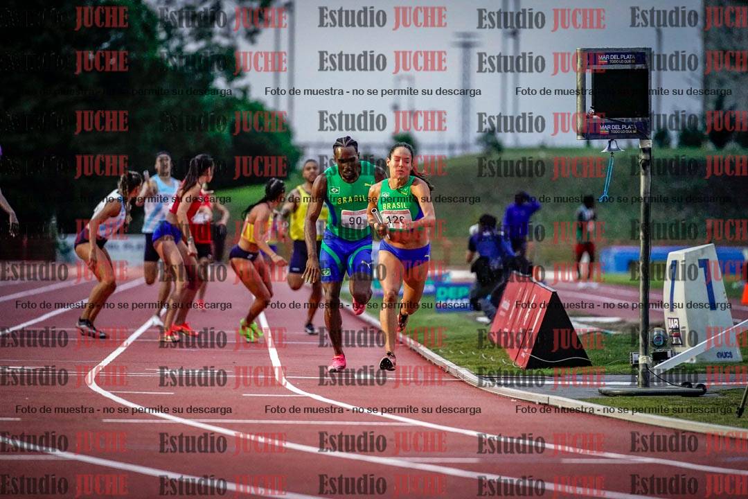 Fotos de los relevos 4x400 m mixtos