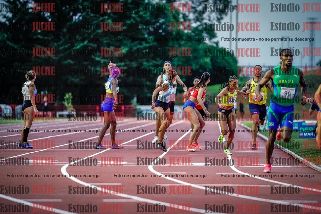 Fotos de los relevos 4x400 m mixtos