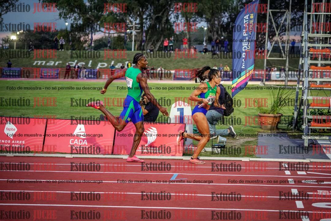 Fotos de los relevos 4x400 m mixtos