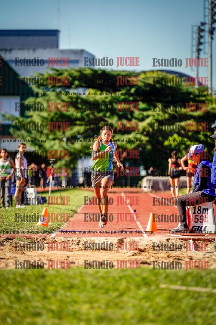 Fotos del salto en largo de mujeres