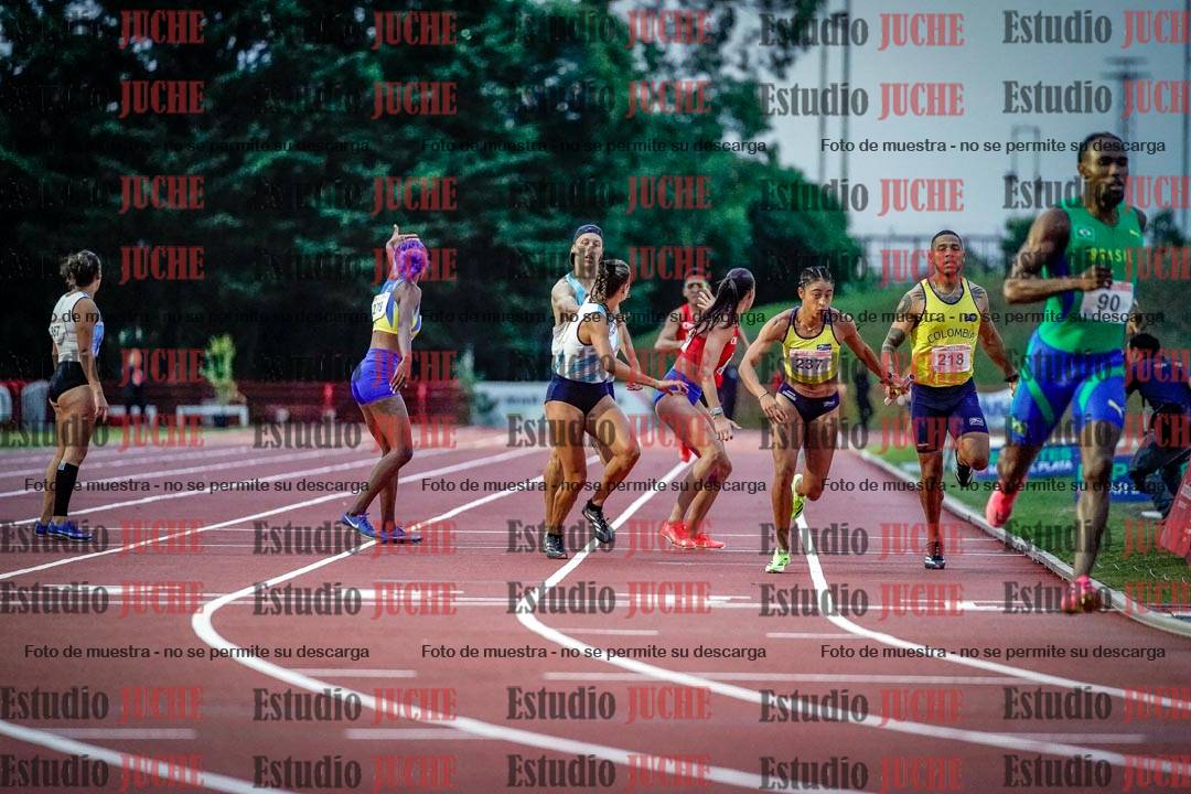 Fotos de los relevos 4x400 m mixtos